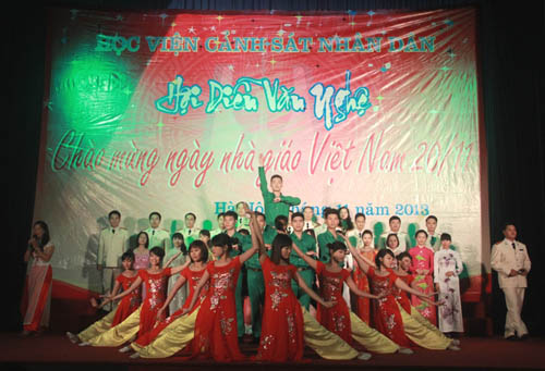 Hội diễn văn nghệ chào mừng ngày Nhà giáo Việt Nam 20/11 khối cán bộ